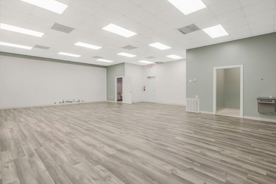 More Photos Of 7000 Pine Forest Rd, Pensacola Unknown For Lease