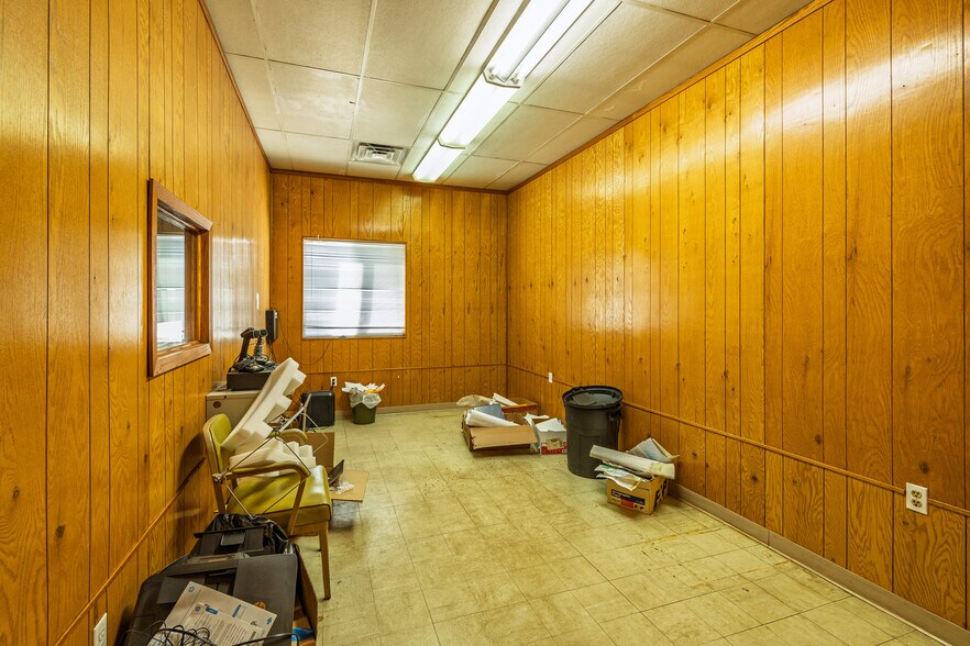 More Photos Of N5105 Leonard N, West Salem Flex For Sale