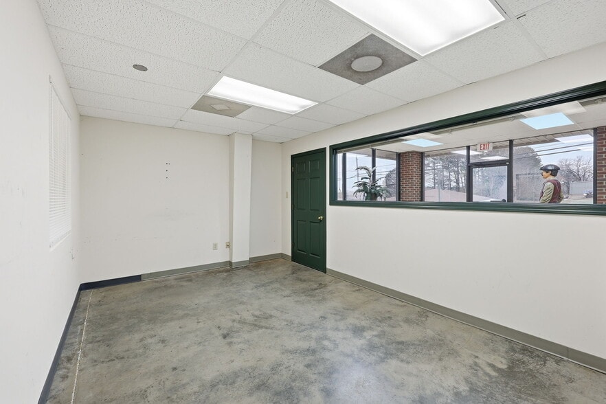 More Photos Of 3743 Old Flowery Branch Rd, Oakwood Warehouse For Lease