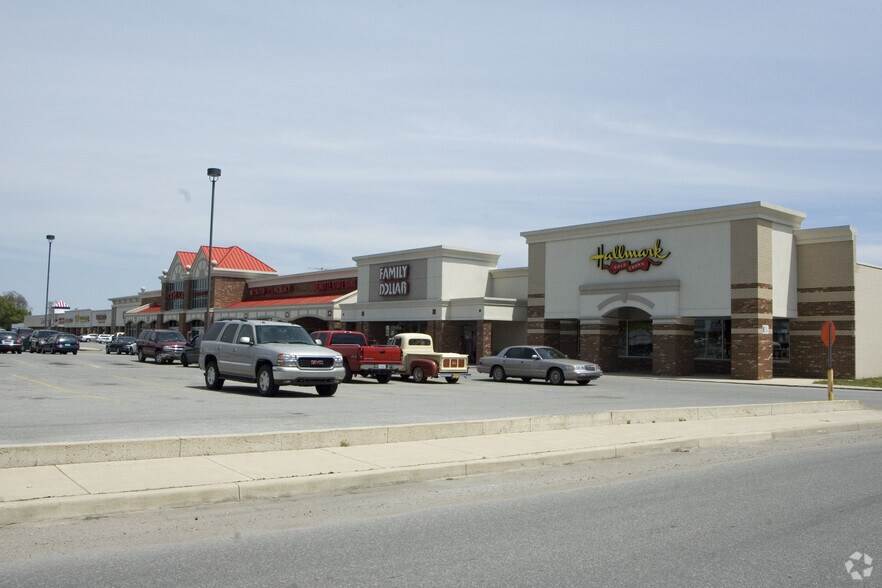 More Photos Of 305-423 N Halleck St, Demotte General Retail For Lease