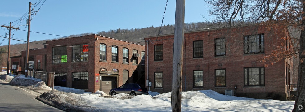 Primary Photo Of 141 S Main St, Beacon Falls Service For Lease