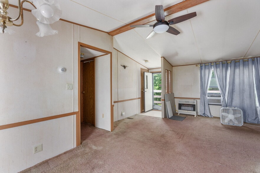 More Photos Of 993 S Hanover St, Pottstown Service For Sale