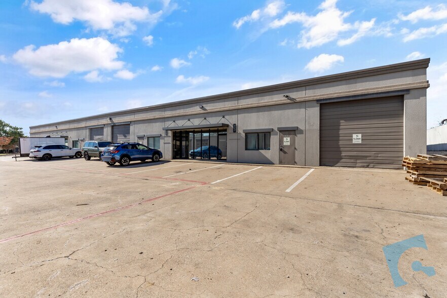 More Photos Of 2870 Exchange Blvd, Southlake Showroom For Lease