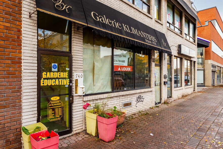 More Photos Of 740-752 Boul Décarie, Saint-Laurent Storefront For Sale
