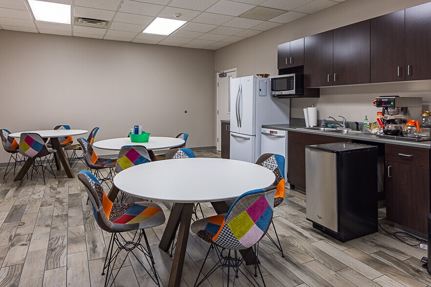 More Photos Of 801-C Sunset Dr, Johnson City Office Residential For Lease