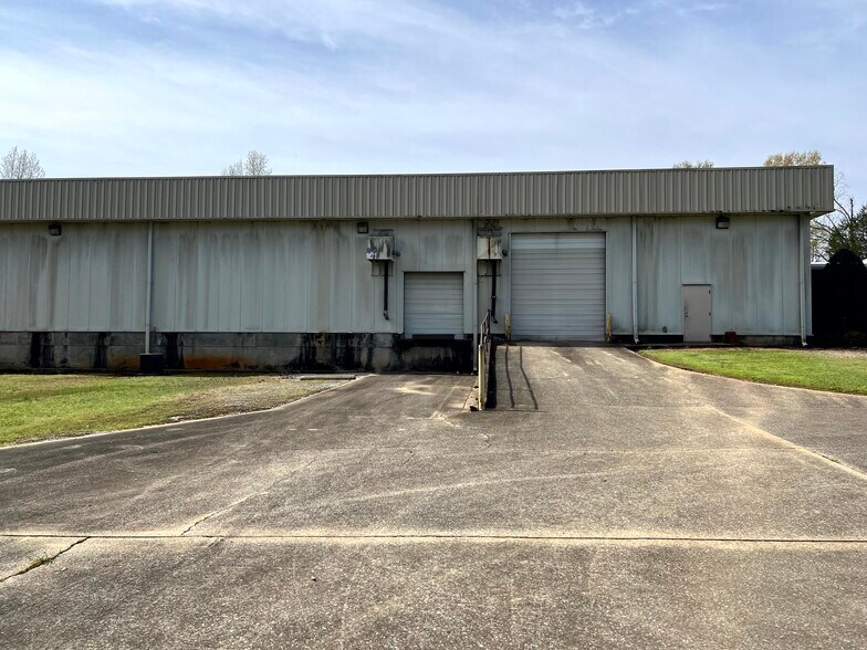 More Photos Of 2001 Levee Rd, Corinth Warehouse For Sale