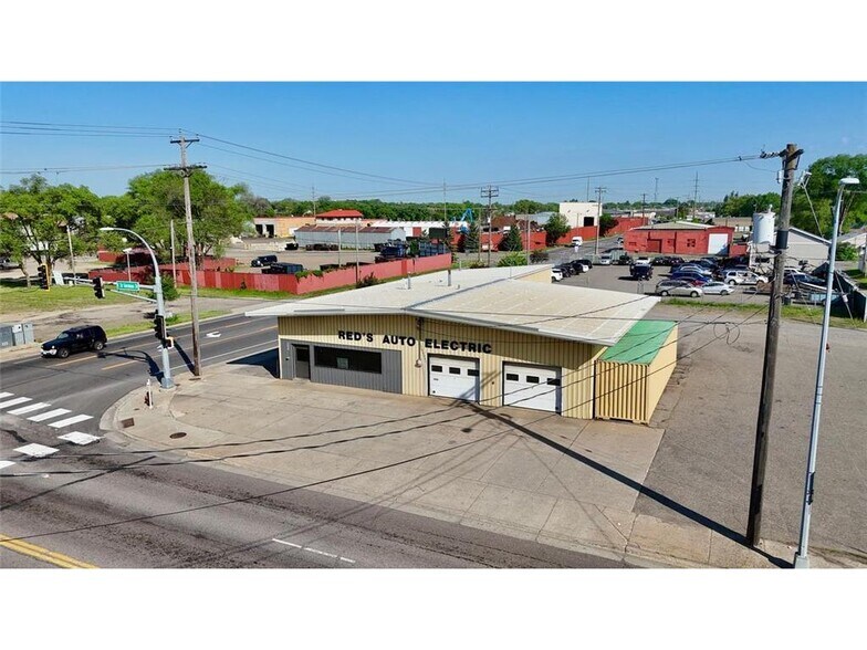 More Photos Of 625 Saint Germain St E, Saint Cloud Auto Repair For Sale