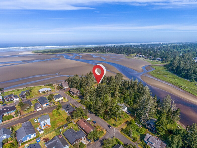 More Photos Of 2624 Neawanna St, Seaside Specialty For Sale