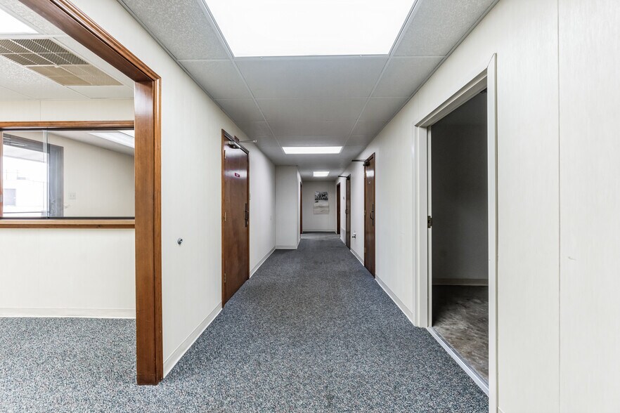 More Photos Of 1611 Old Granger Rd, Taylor Office For Lease