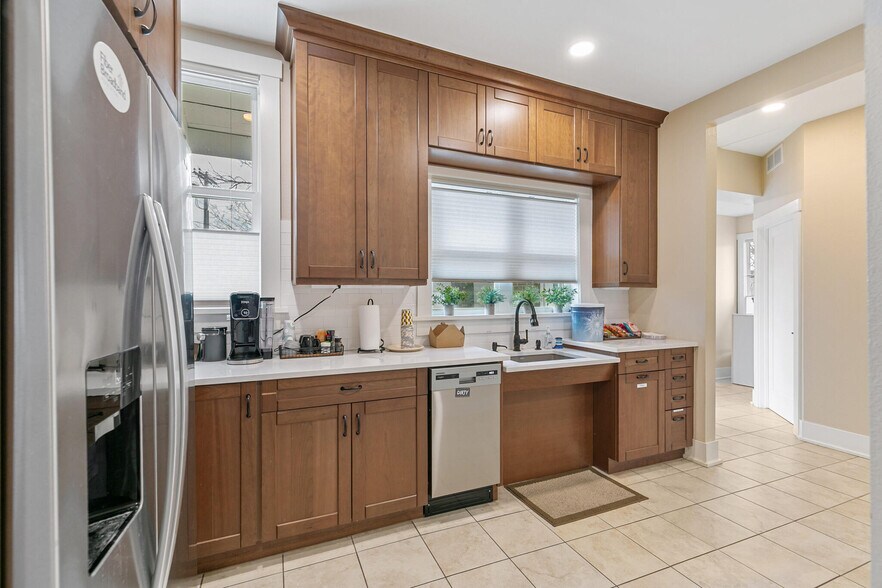 More Photos Of 1890 W Littleton Blvd, Littleton Office For Sale