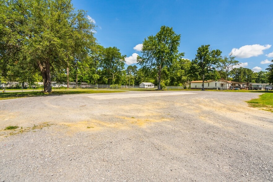More Photos Of 103 Ardis St, Summerville Warehouse For Sale