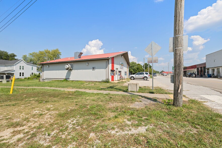 More Photos Of 143 E Main St, Fordland General Retail For Sale