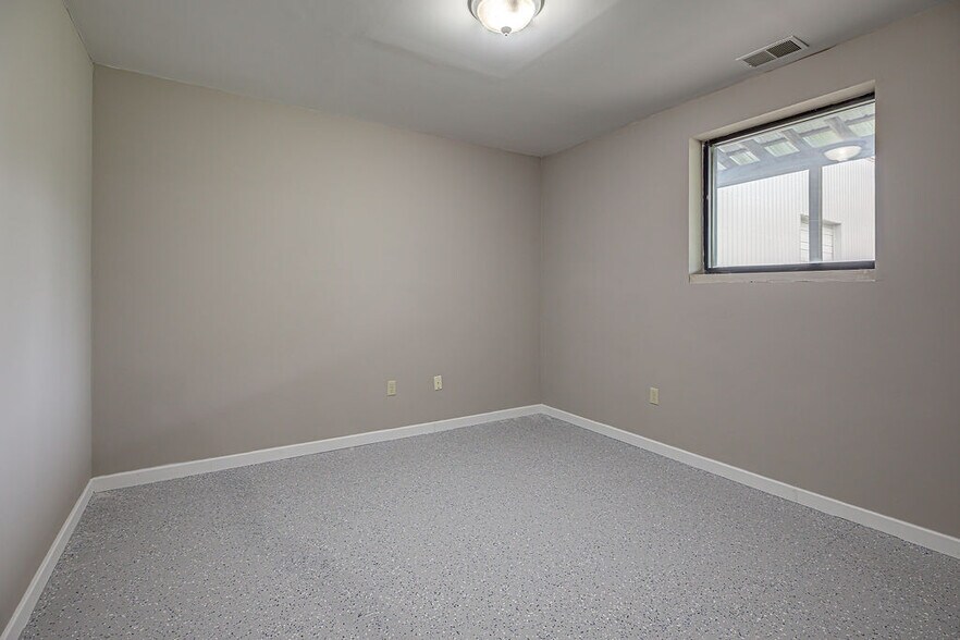 More Photos Of 4420 S Dixie Hwy, Franklin Office For Sale