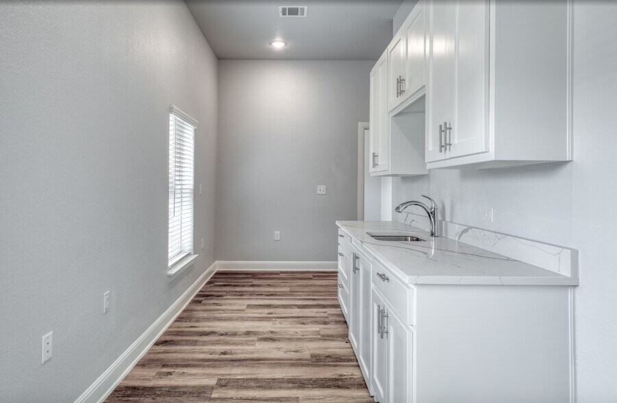 More Photos Of 2200 N A W Grimes Blvd, Round Rock Medical For Sale