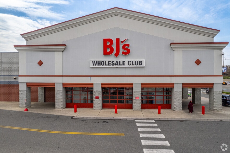 More Photos Of 2200 W Oregon Ave, Philadelphia Unknown For Lease