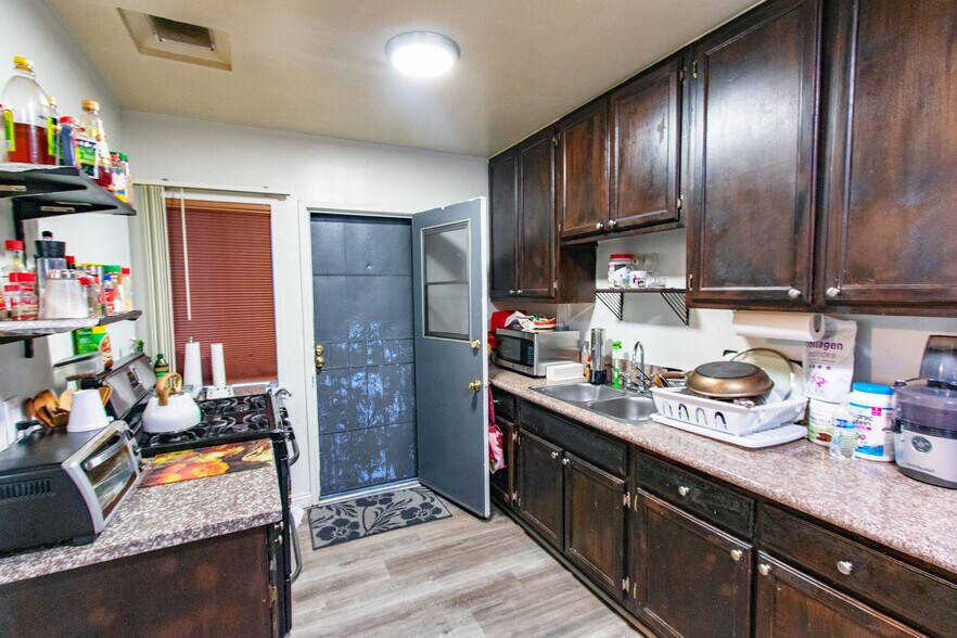 More Photos Of , Los Angeles Multifamily For Sale