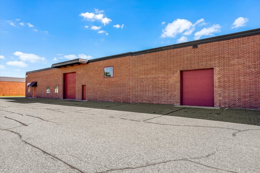 More Photos Of 130-150 Eva St, Saint Paul Industrial For Sale