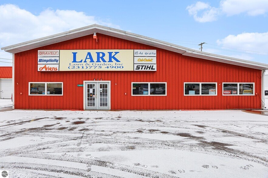 More Photos Of 414 S Mitchell St, Cadillac General Retail For Lease