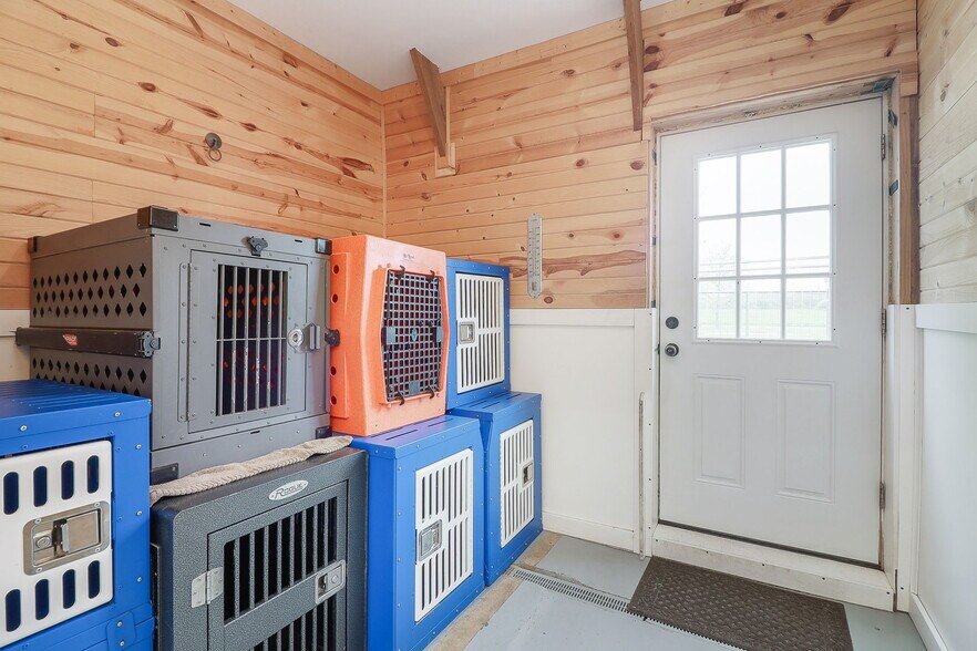 More Photos Of 27 S 100 W, Valparaiso Veterinarian Kennel For Sale