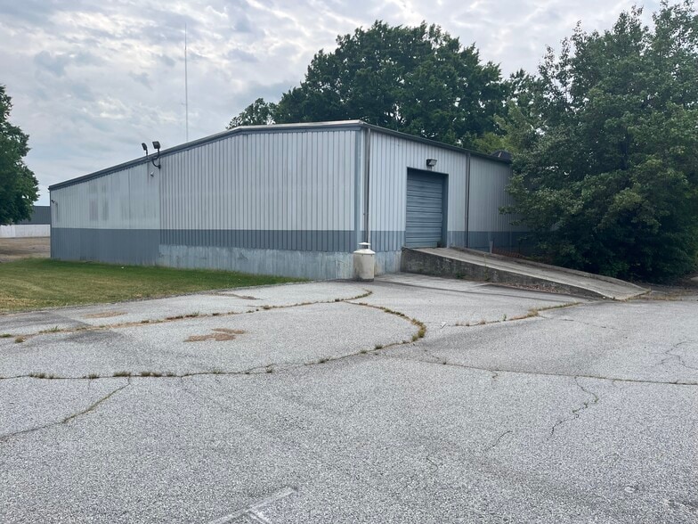 More Photos Of 536 Farragut St, Greensboro Warehouse For Sale