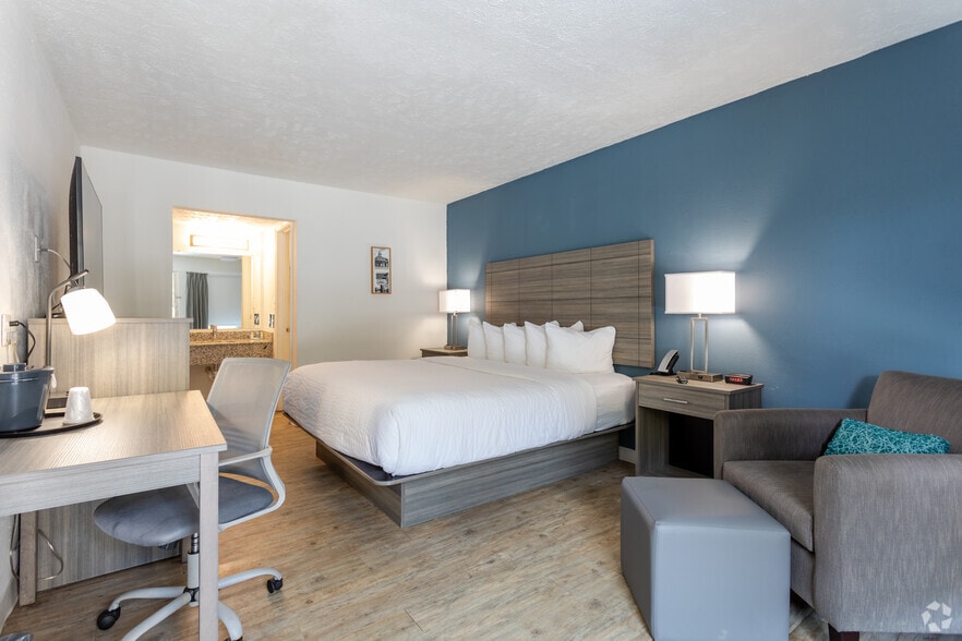 More Photos Of 3030 N Roberts Ave, Lumberton Hotel For Sale