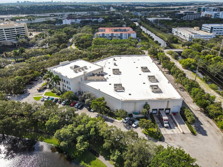More Photos Of 701 Park of Commerce Blvd, Boca Raton Light Distribution For Lease