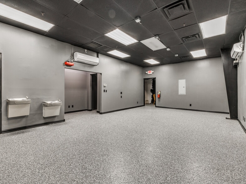 More Photos Of 11367 E 61st St, Broken Arrow Manufacturing For Lease