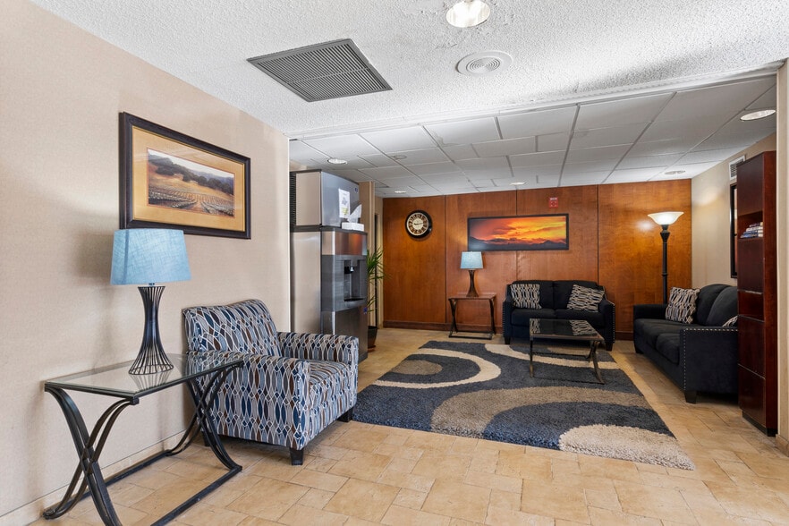 More Photos Of 4703 N Freeway Rd, Pueblo Hotel For Sale