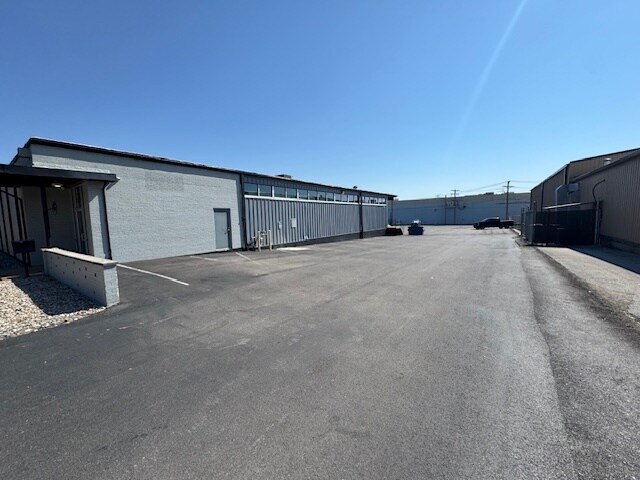 More Photos Of 2322 S 7th St, Saint Louis Warehouse For Lease