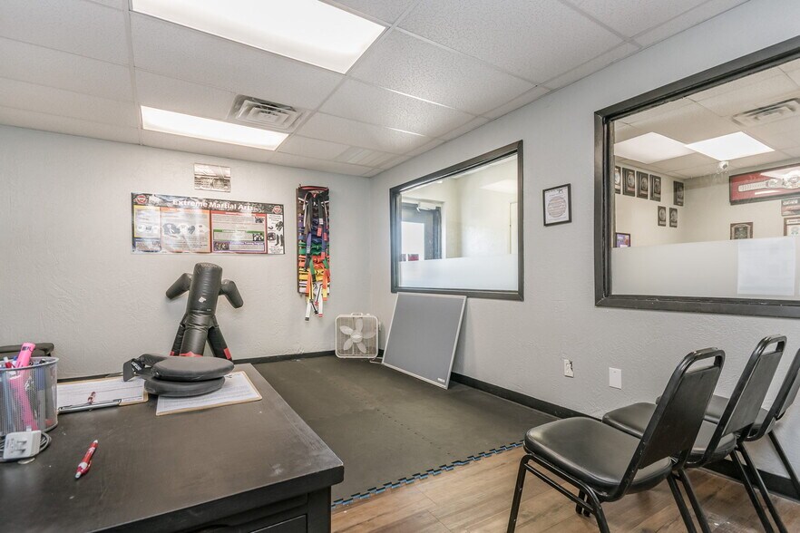 More Photos Of 5740 Canyon Dr, Amarillo Warehouse For Sale