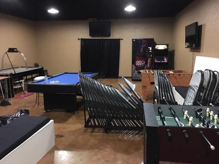 More Photos Of 201 Executive Way, DeSoto Showroom For Lease