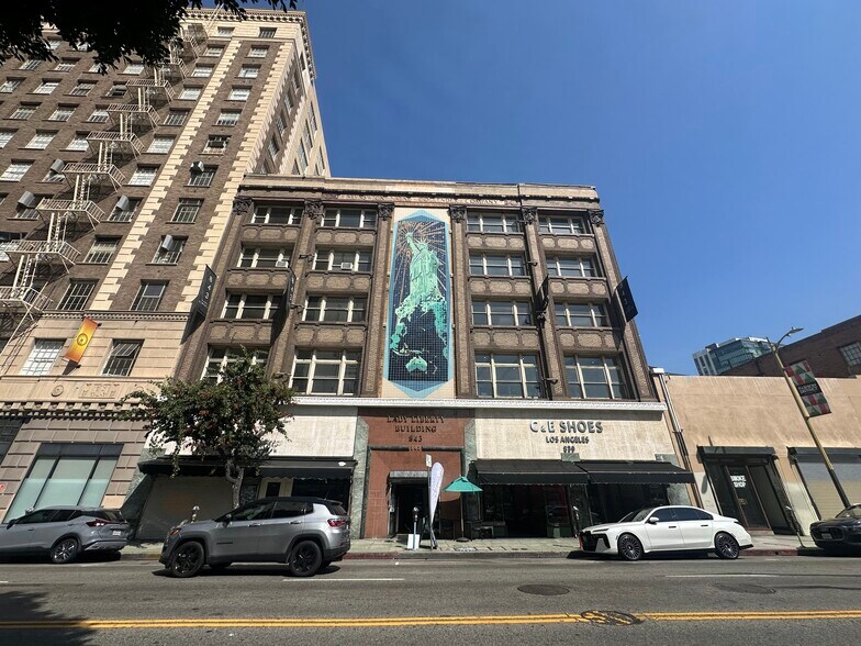 More Photos Of 843 S Los Angeles St, Los Angeles Warehouse For Lease