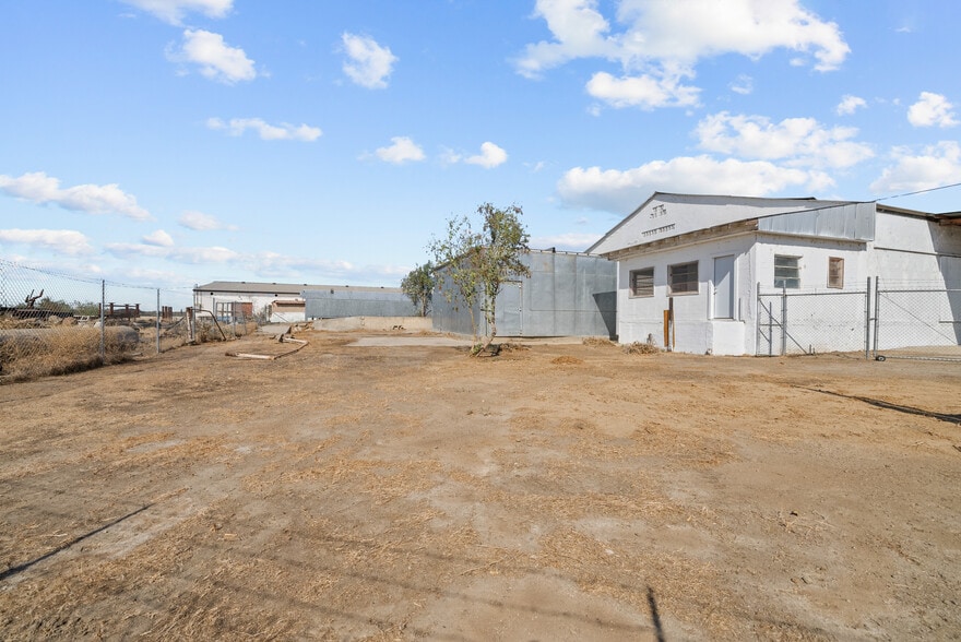 More Photos Of 550 Highway 46, Wasco Warehouse For Sale