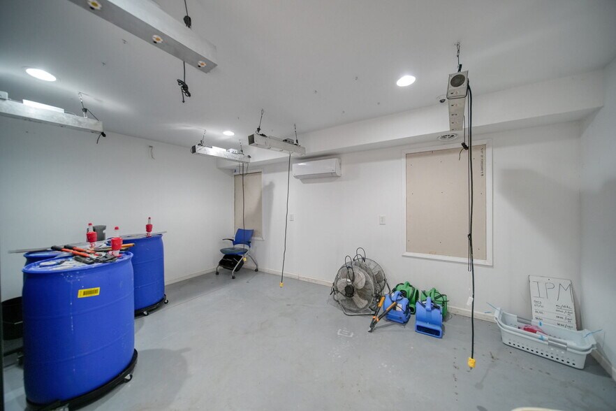 More Photos Of 15379 Howard Rd, Hanover Flex For Sale