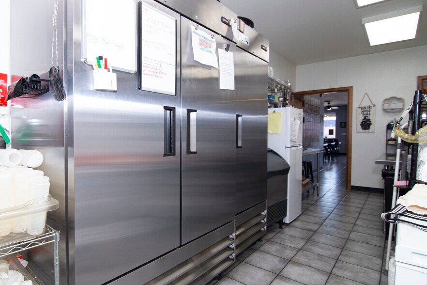 More Photos Of 407 W Main St, Marlow Restaurant For Sale