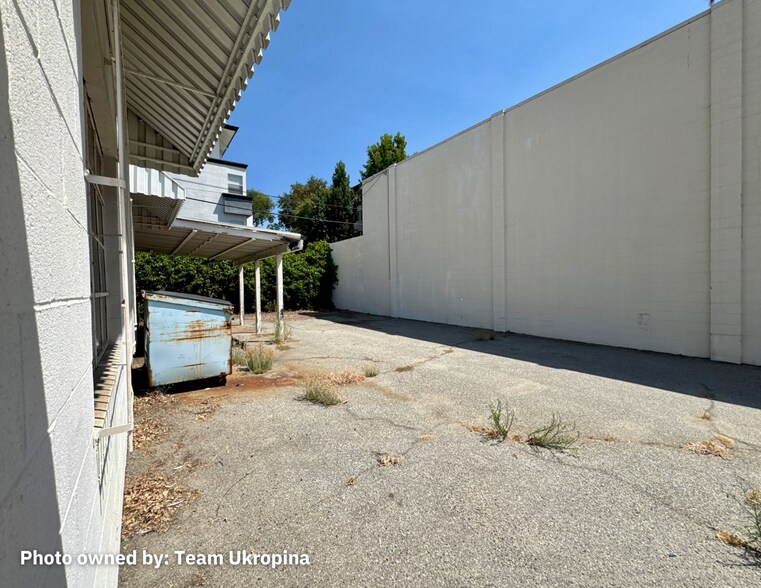 More Photos Of 731 E Walnut St, Pasadena Storefront Retail Office For Sale