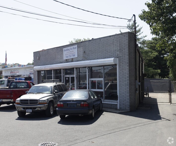 More Photos Of 305 N Newbridge Rd, Levittown Freestanding For Lease