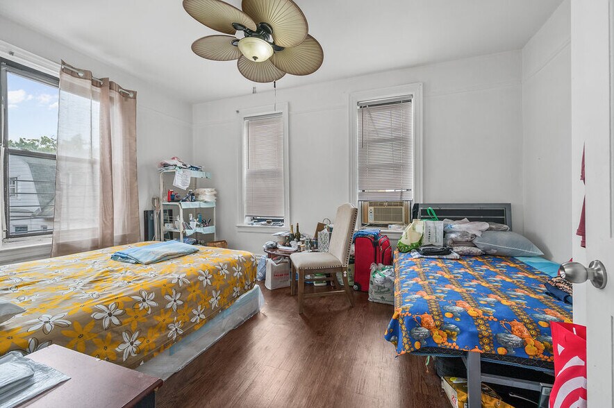 More Photos Of 2337 Bath Ave, Brooklyn Flex For Sale