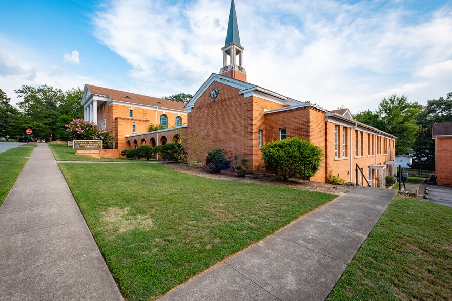 More Photos Of 4401 Woodlawn Dr, Little Rock Religious Facility For Sale