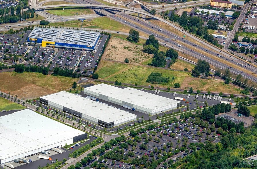 More Photos Of 6520-6650 NE Mt St Helens Ave, Portland Distribution For Lease