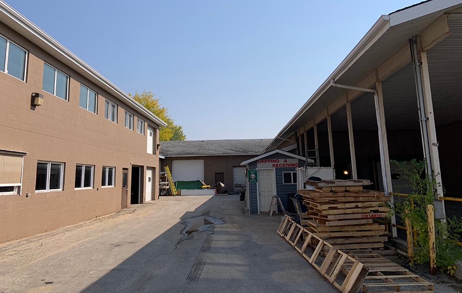 More Photos Of 470 Des Meurons Rue, Winnipeg Distribution For Sale