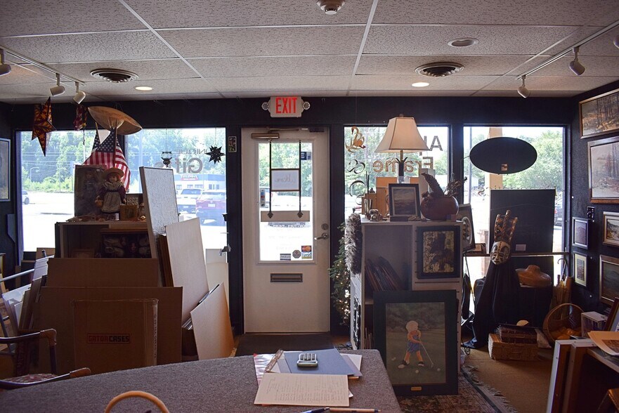More Photos Of 3110 Wade Hampton Blvd, Taylors Storefront For Sale