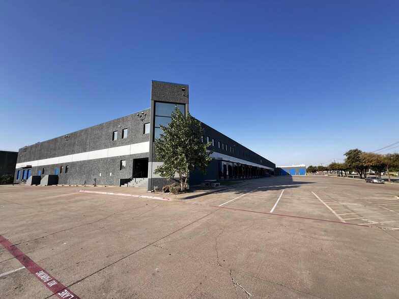 More Photos Of 1350 Avenue S, Grand Prairie Distribution For Lease