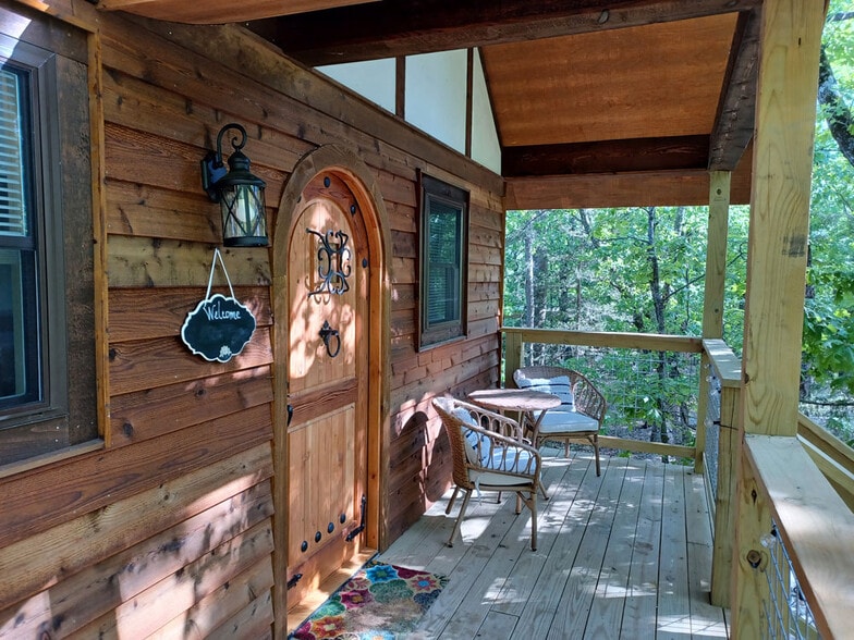 More Photos Of 70 Dogwood Rdg, Eureka Springs Hotel For Sale