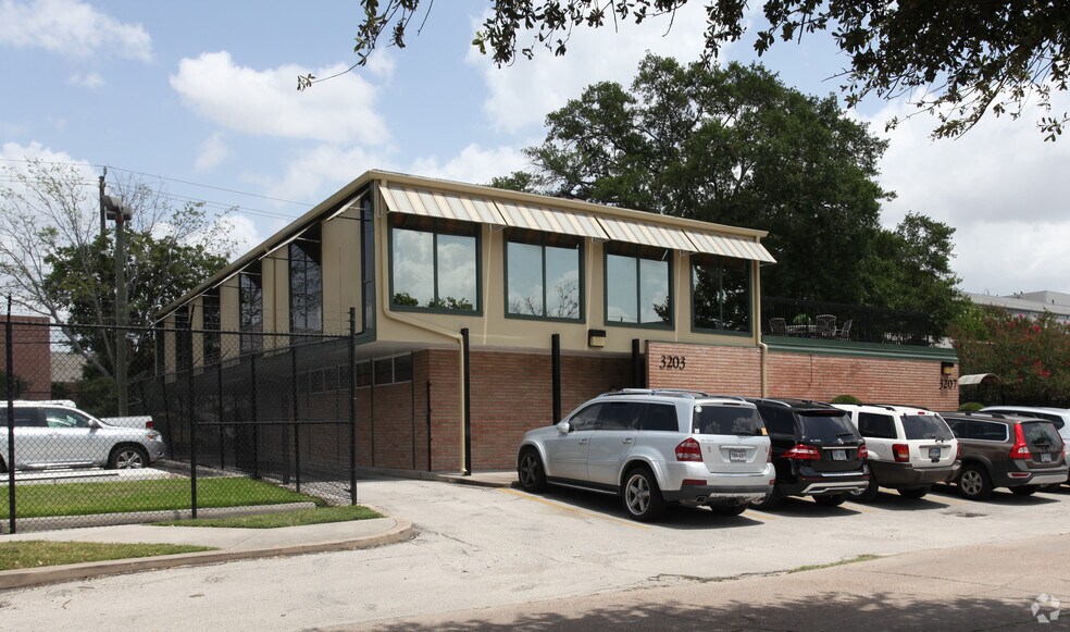 Primary Photo Of 3203-3207 Mercer St, Houston Office For Lease