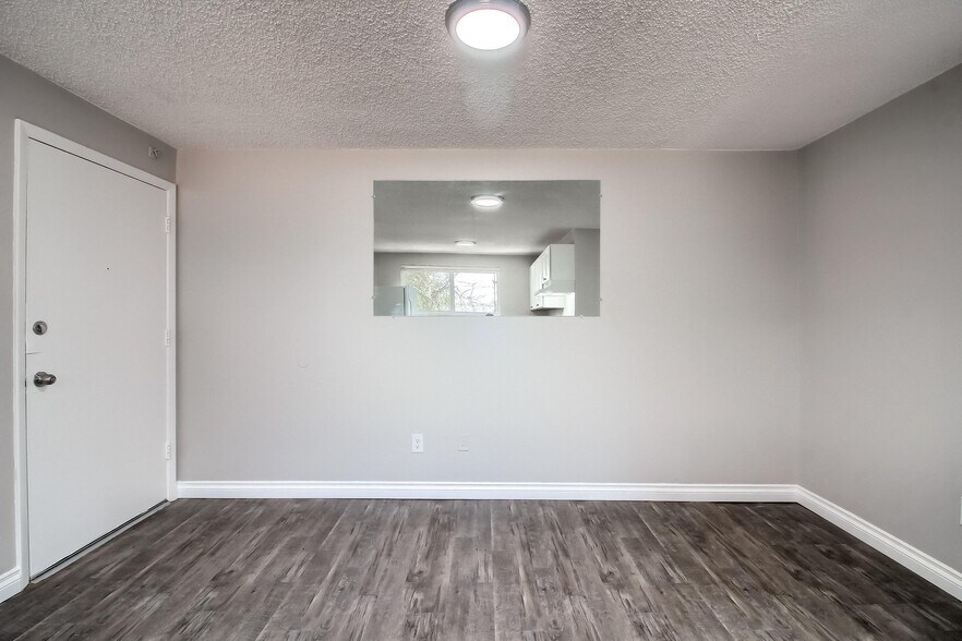 More Photos Of 1960 Dallas St, Aurora Apartments For Sale