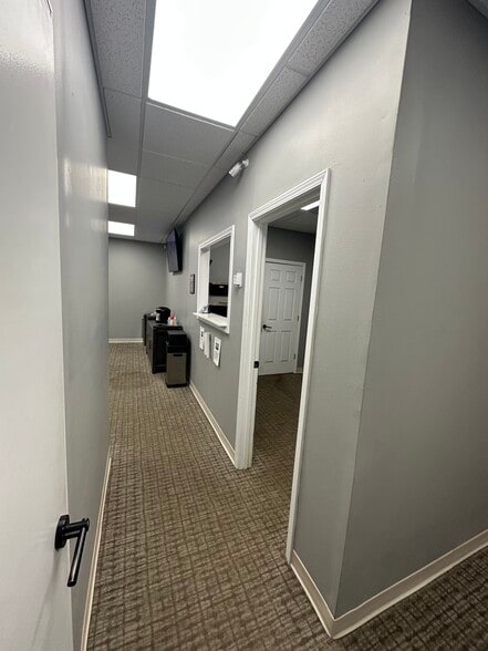 More Photos Of 1600 S Noland Rd, Independence Light Distribution For Lease