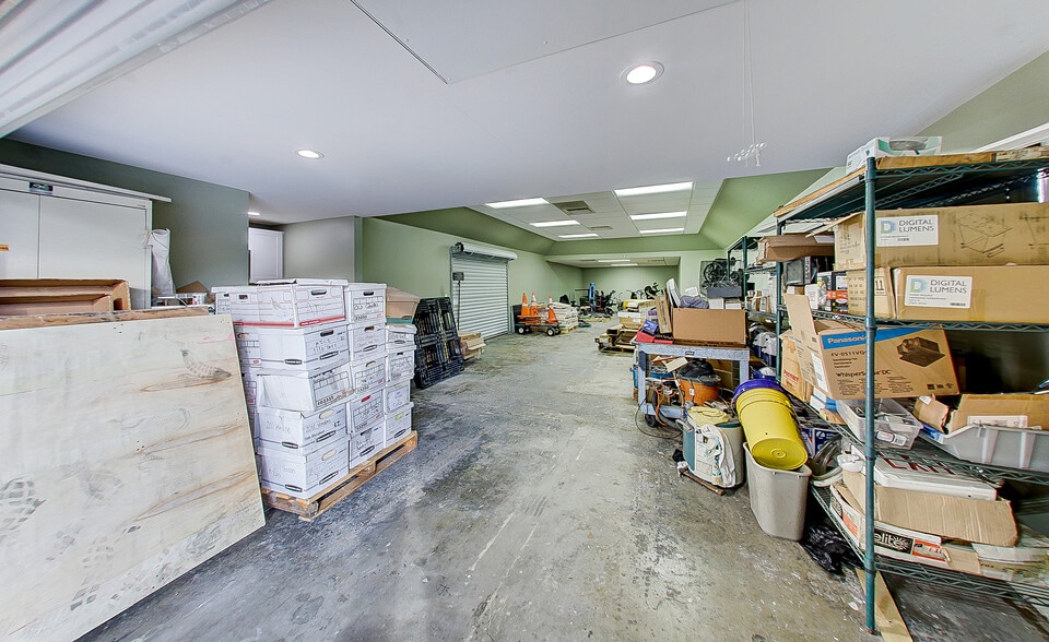 More Photos Of 17303 Roseton Ave, Artesia Warehouse For Lease