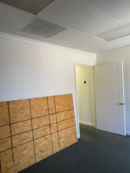 More Photos Of 1625 E 17th St, Santa Ana Office For Lease