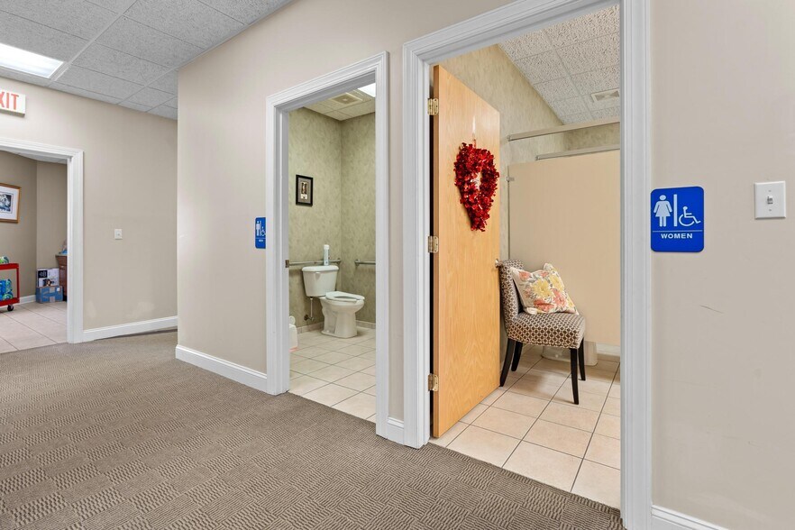 More Photos Of 6540 Brevard Rd, Etowah Office For Sale